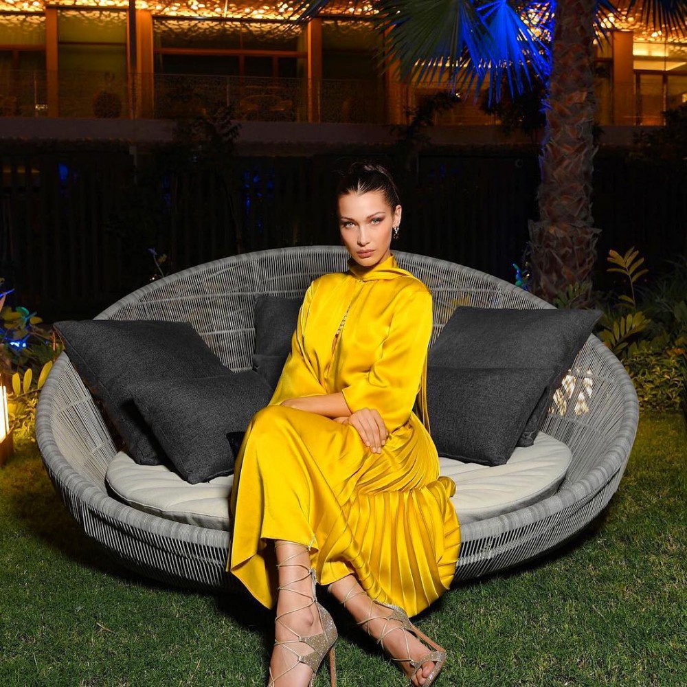 Instagram @bellahadid