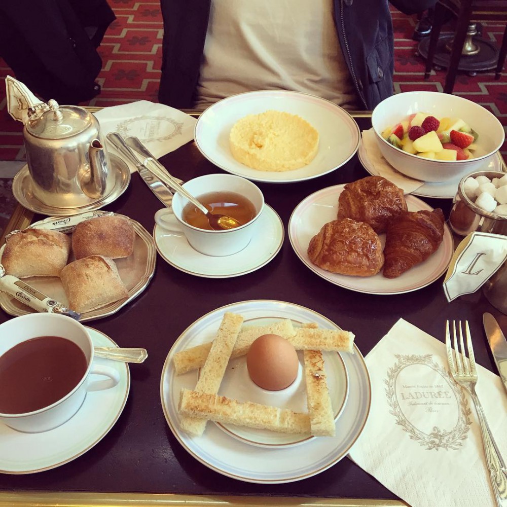 Instagram @desousaerminia