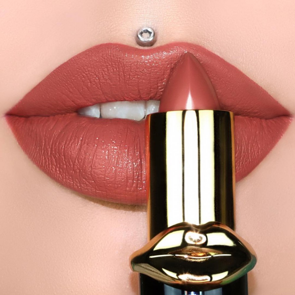 Instagram @patmcgrathreal