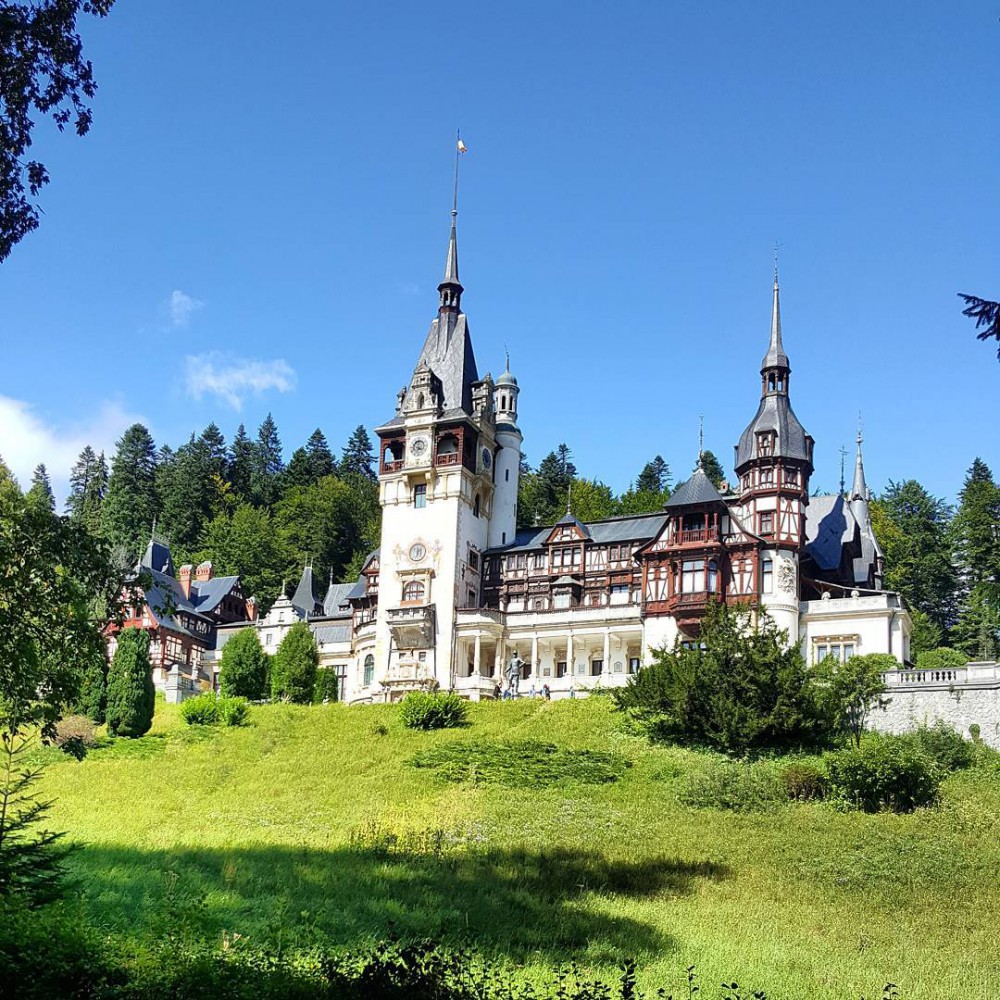 Instagram @angelina_adv