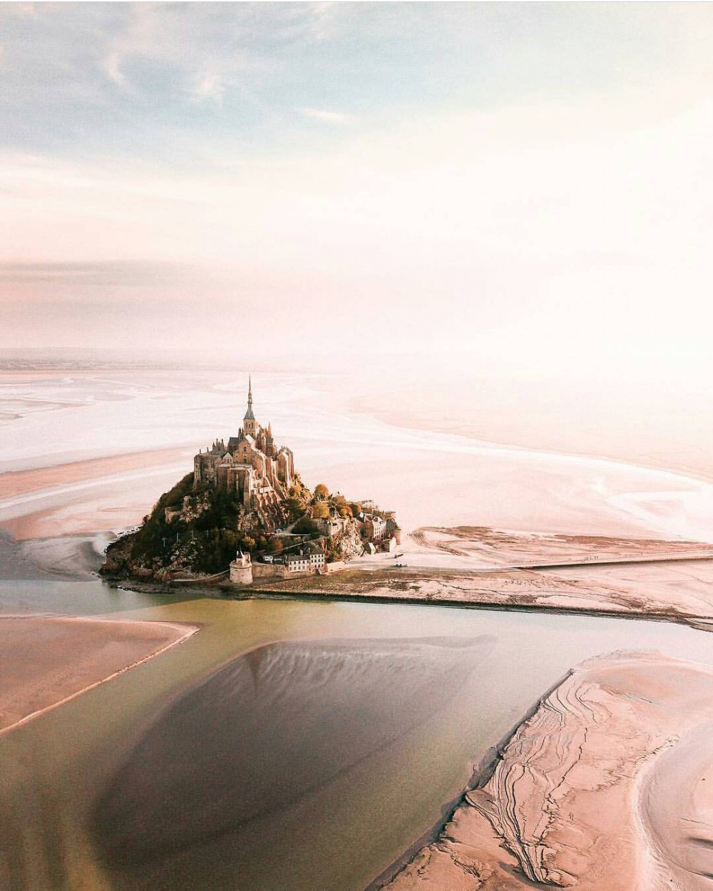 Instagram @visitlemont