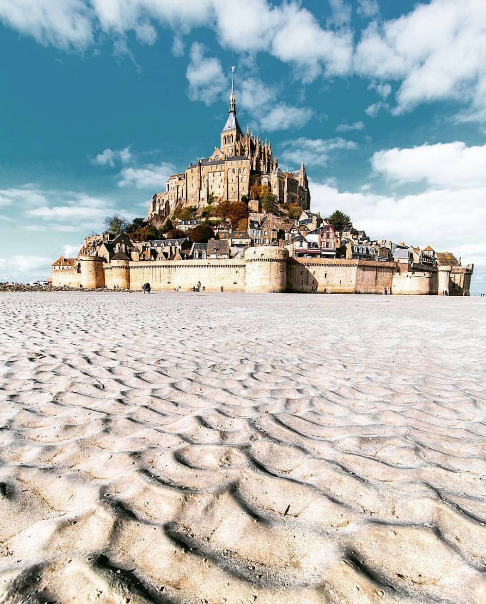 Instagram @visitlemont