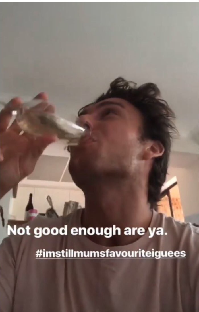 Instagram @cameronrobbie