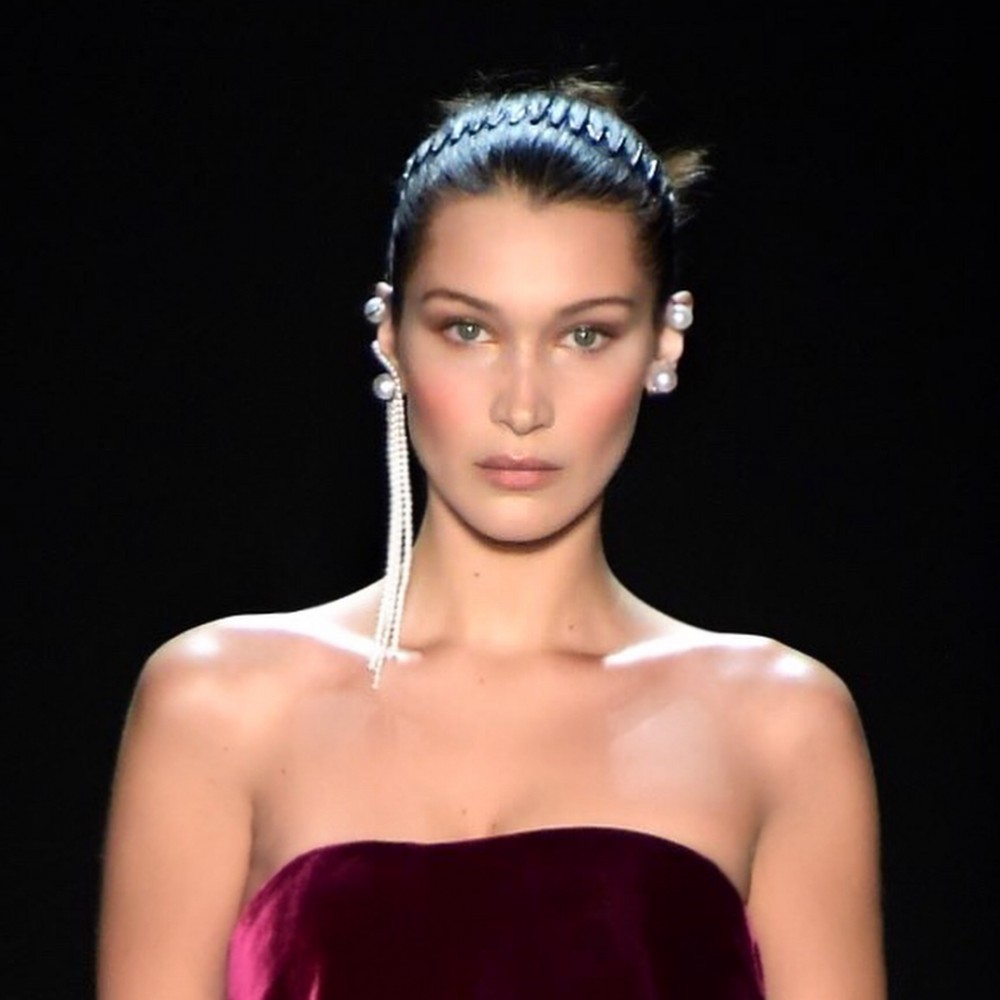 Instagram @bellahadid