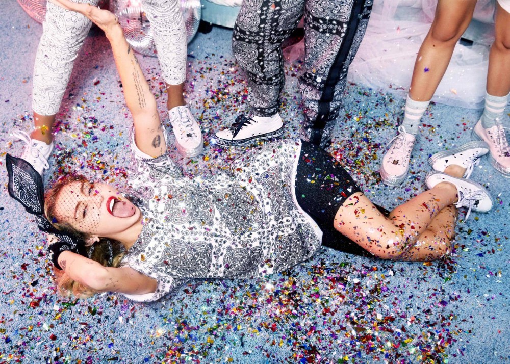 miley-cyrus-converse