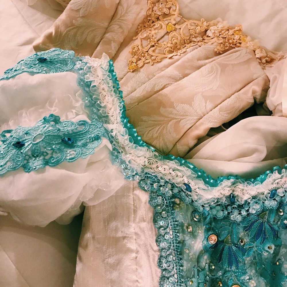 Instagram @theofficialariel