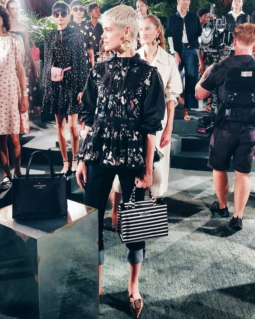 Instagram @sohotsomealex