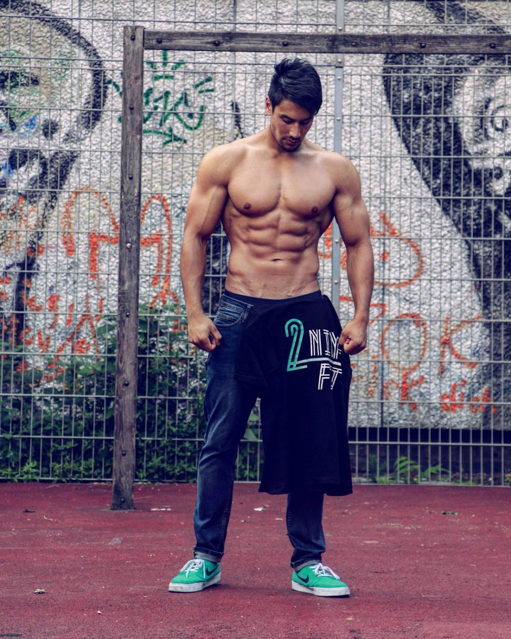 Instagram @bobbyida