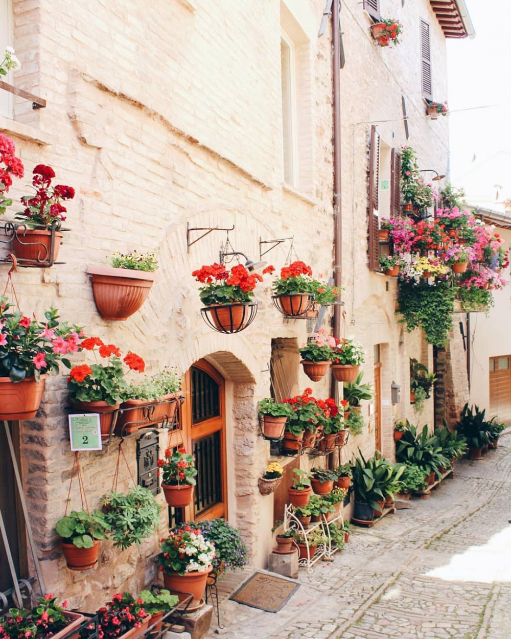 Instagram @postcardsfrommyheart__