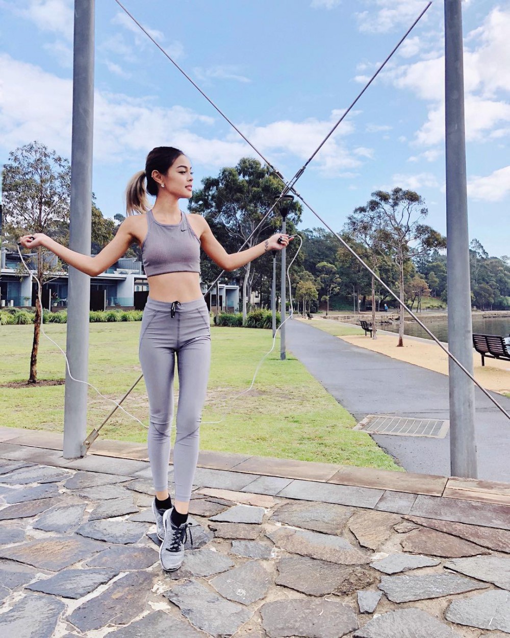 Instagram @lilymaymac