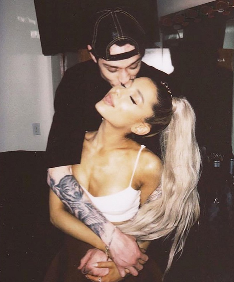 Instagram @arianagrande