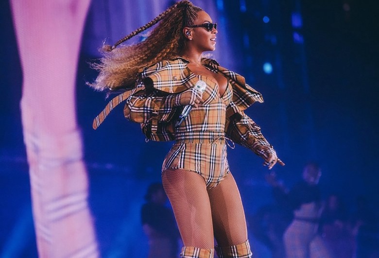 You're The First!Beyoncé率先穿上Riccardo Tisci設計的Burberry服裝!