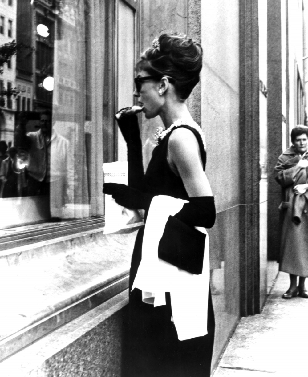 audrey-hepburn-1961-breakfast-tiffanys-holly-golightly-dvdbash16