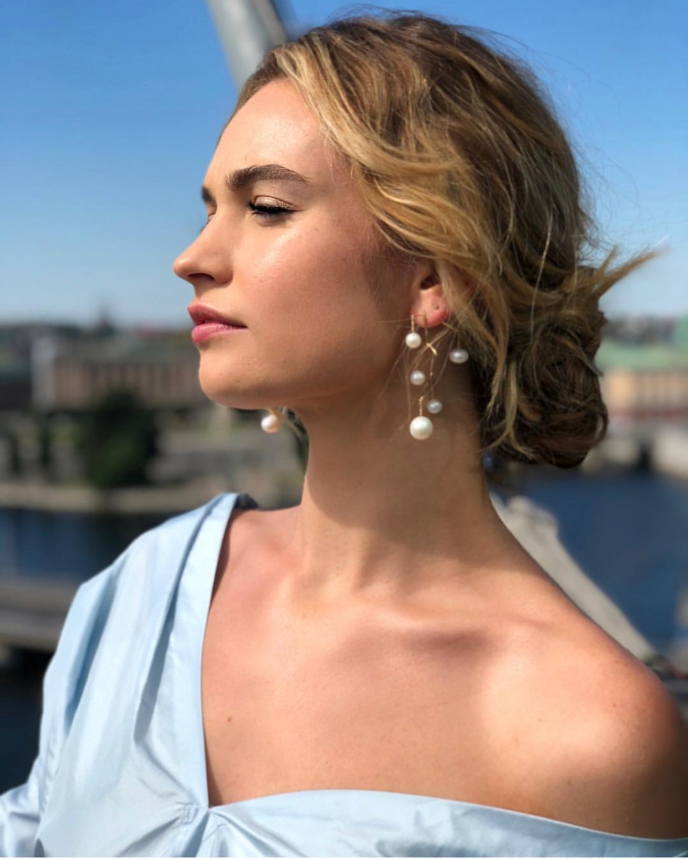 Instagram @lilyjamesofficial