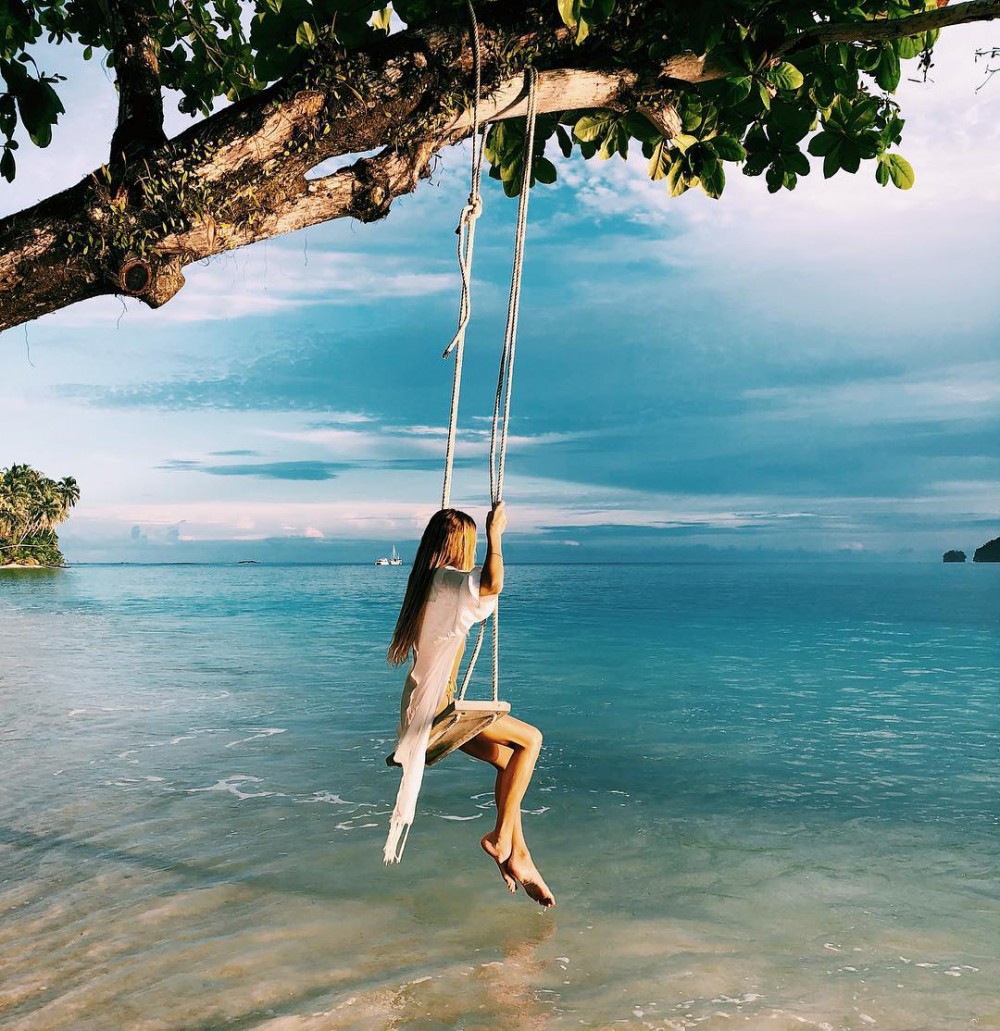 Instagram @sjanaelise