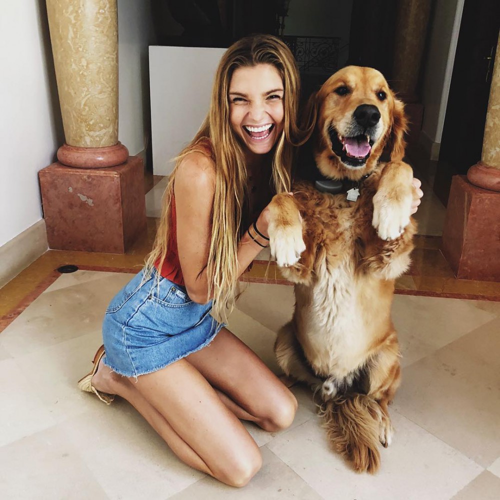 Instagram @sjanaelise