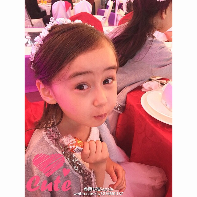 Instagram @anindyaa.jk