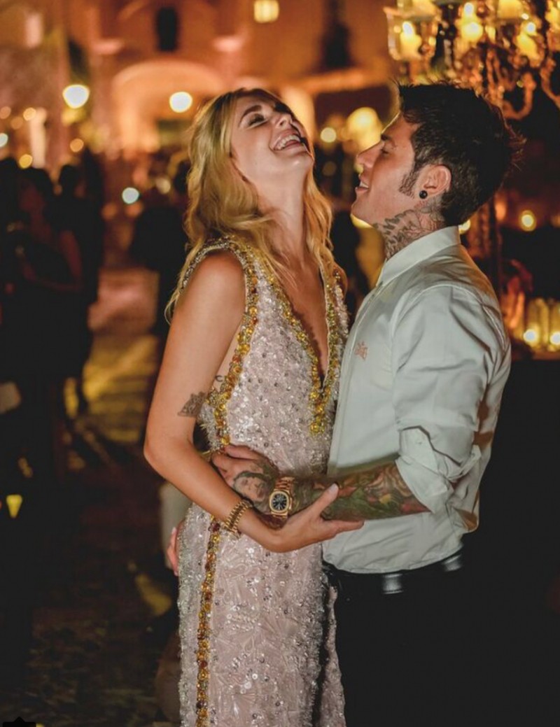 媲美皇室婚禮 網絡紅人始祖Chiara Ferragni婚紗隱藏的秘密！