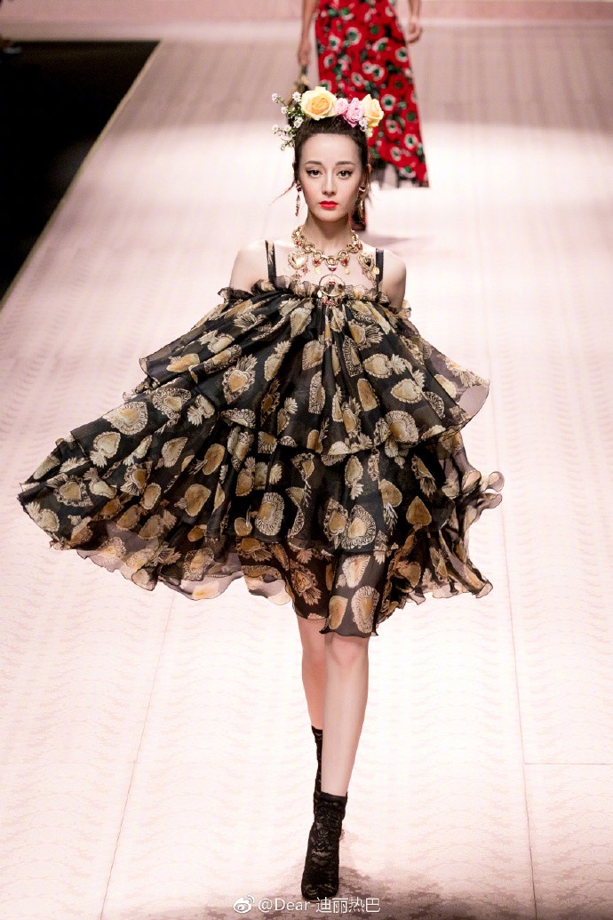 微博 ＠迪麗熱巴