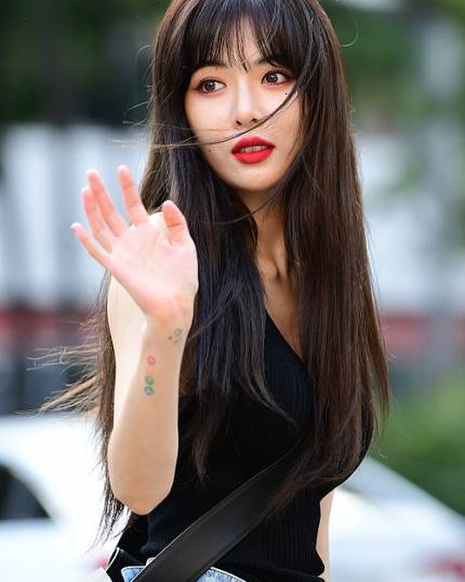 Instagram @hyunah_aa