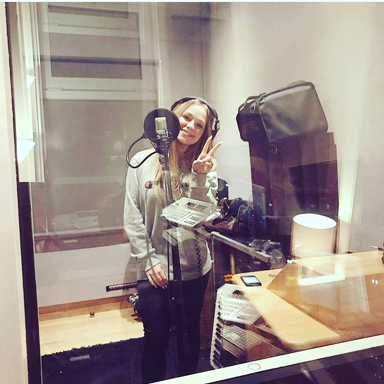 Instagram @officialconnietalbot