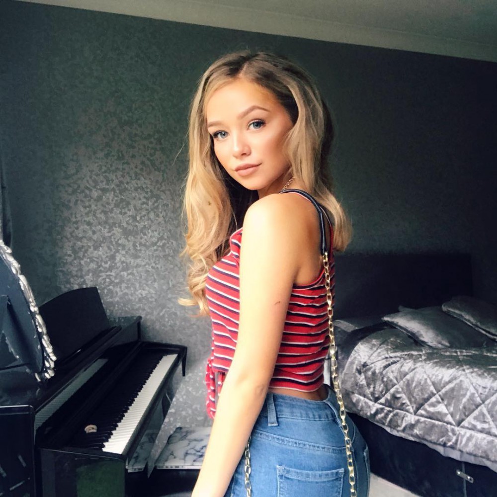 Instagram @officialconnietalbot