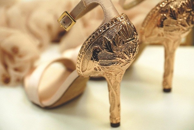 羅晉唐嫣低調完婚！禮服的奢華細節卻高調驚人！