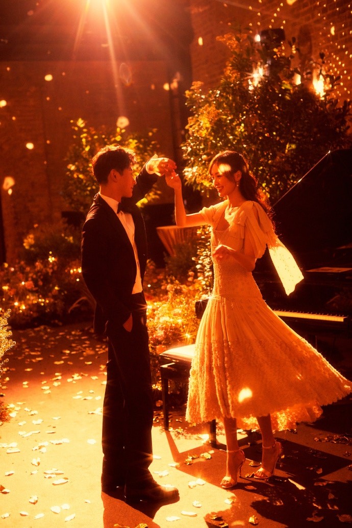 羅晉唐嫣低調完婚！禮服的奢華細節卻高調驚人！