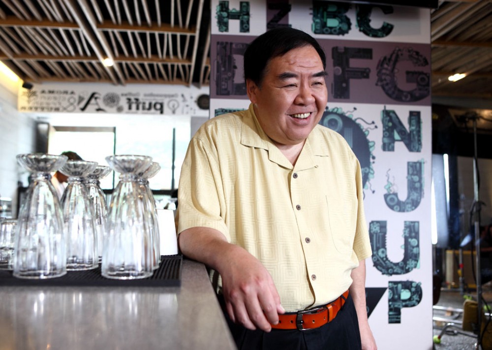 「肥貓」鄭則仕為償還千萬巨債變賣家產！精湛演技再次獲得觀眾肯定！