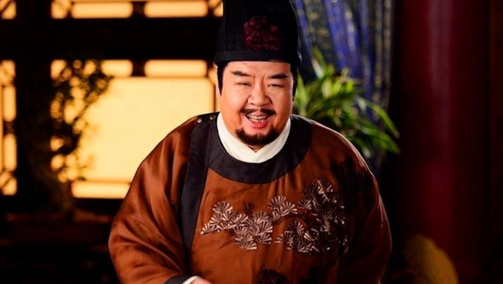 「肥貓」鄭則仕為償還千萬巨債變賣家產！精湛演技再次獲得觀眾肯定！