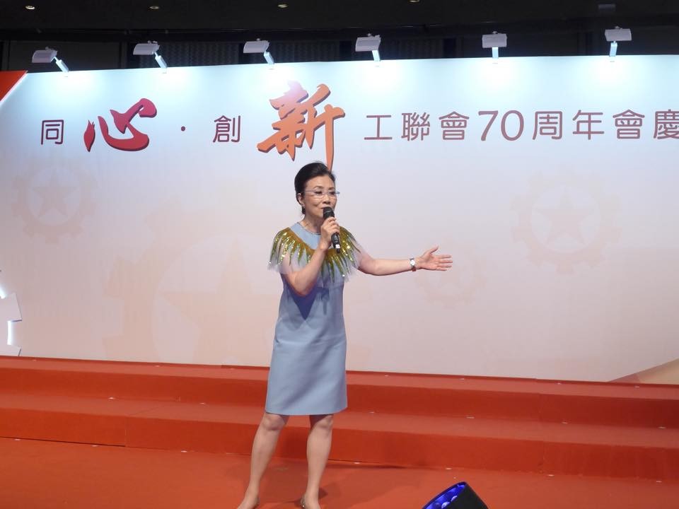 華麗轉身的霸氣明星!江明荃前衛大膽的時尚之路!