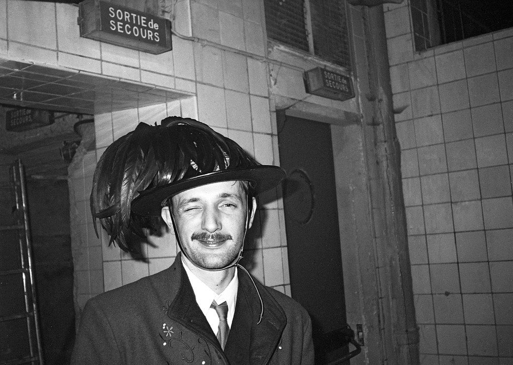 哪個傳奇男子讓「老佛爺」Karl Lagerfeld敗給愛情？同時讓他愛得死去活來？