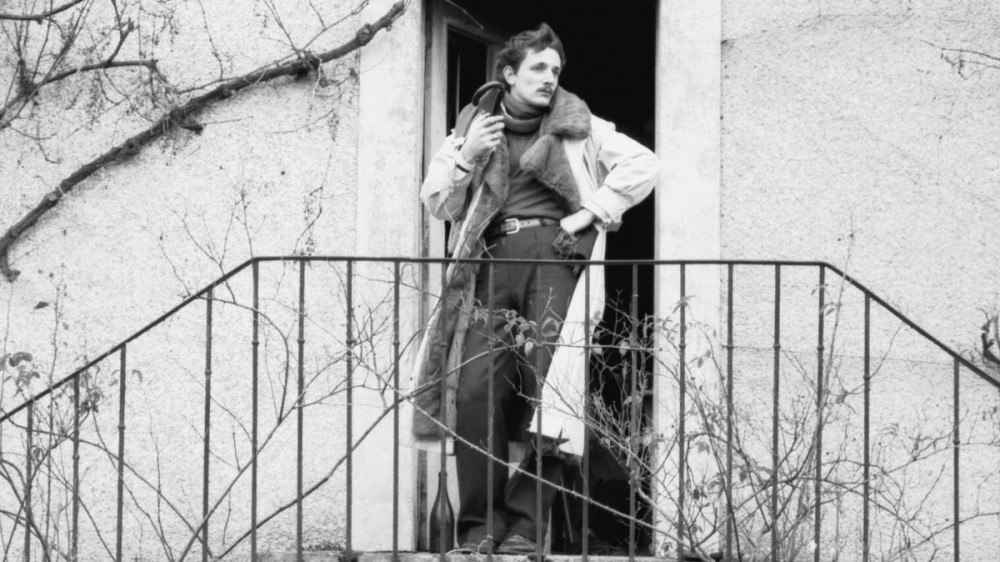 哪個傳奇男子讓「老佛爺」Karl Lagerfeld敗給愛情？同時讓他愛得死去活來？