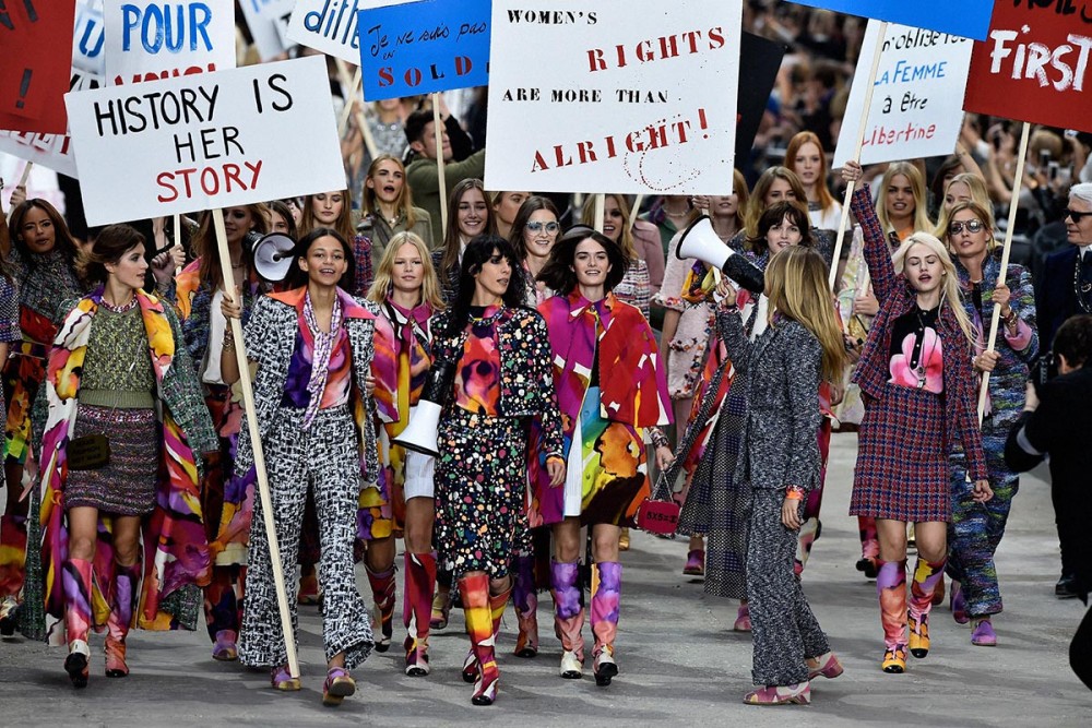 「時尚大帝」Karl Lagerfeld撒手人寰！這些年他為時尚界建立哪些傳統和常識？