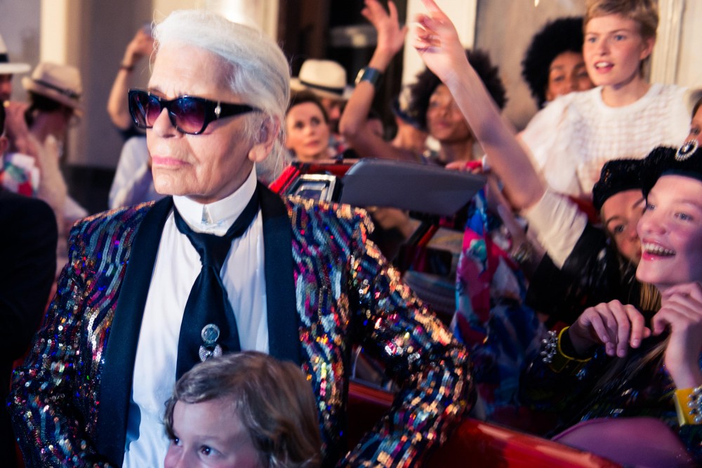 「時尚大帝」Karl Lagerfeld撒手人寰！這些年他為時尚界建立哪些傳統和常識？