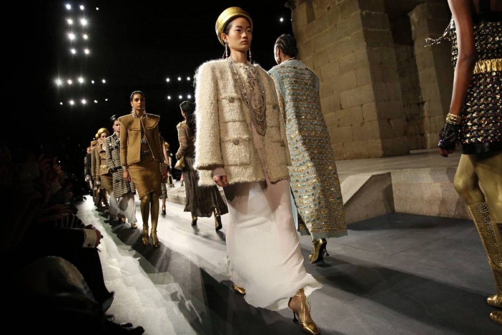 「時尚大帝」Karl Lagerfeld撒手人寰！這些年他為時尚界建立哪些傳統和常識？