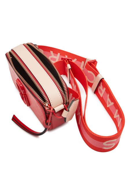 【週末推介】街拍曝光率超高！小資女必備的三個迷你手袋！