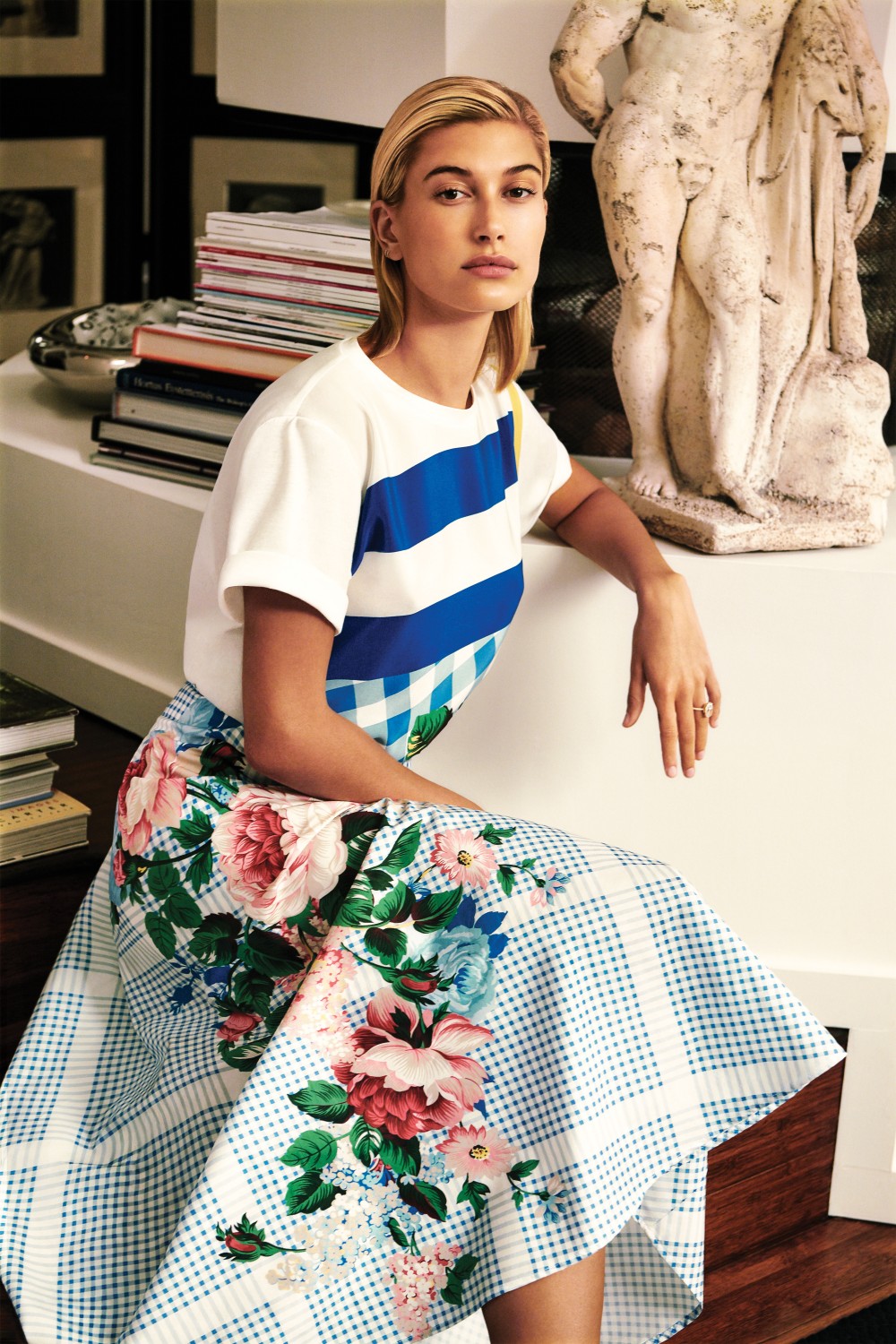 婚後回歸模特兒本業!Hailey Baldwin完美演繹精緻古典的造型!