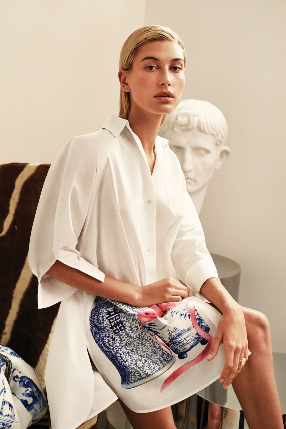 婚後回歸模特兒本業!Hailey Baldwin完美演繹精緻古典的造型!