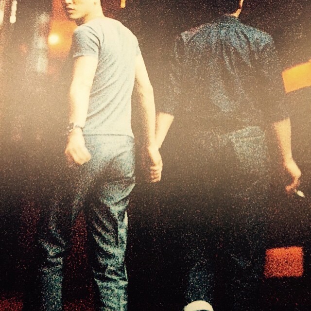 「過去多少快樂記憶!何妨與你一起去追!」唐鶴德和張國榮一牽便是一輩子!