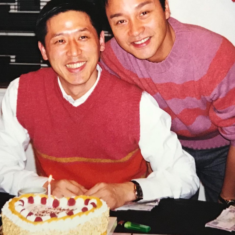「過去多少快樂記憶!何妨與你一起去追!」唐鶴德和張國榮一牽便是一輩子!