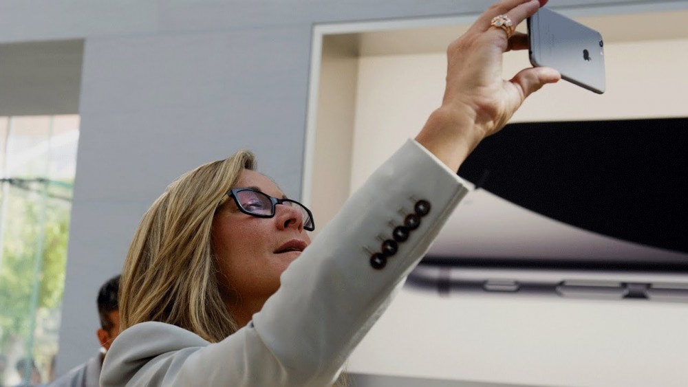 從Burberry走到Apple！矽谷女王Angela Ahrendts如何屢創奇蹟？