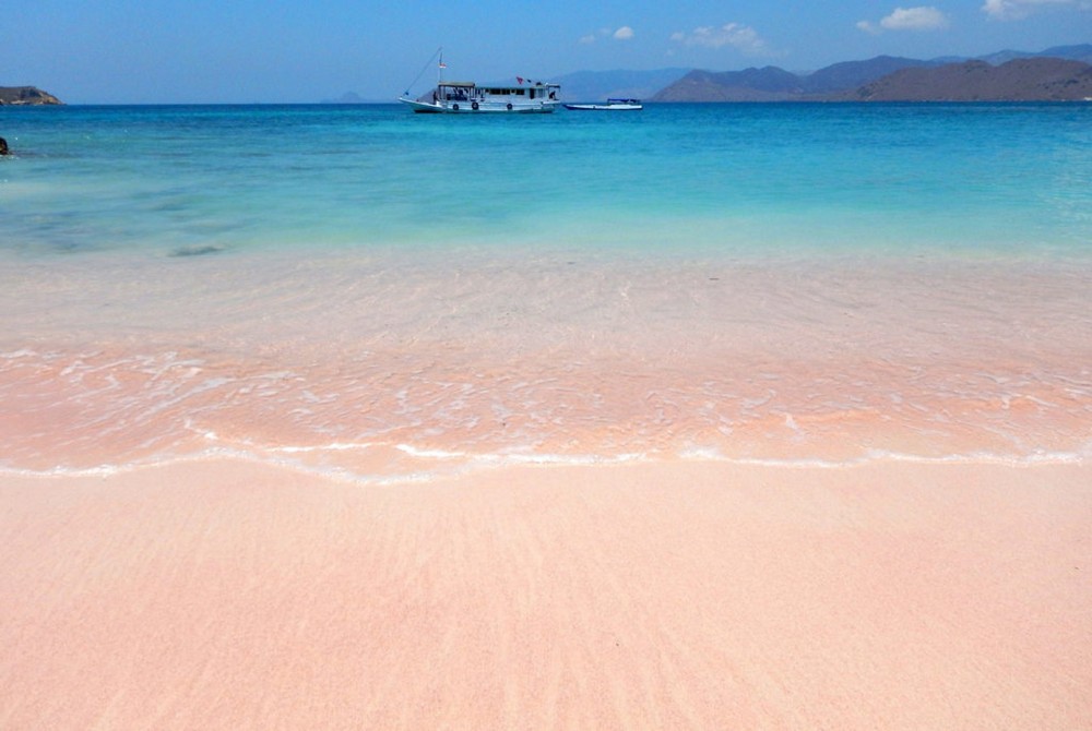 逃離繁囂踏進夢幻的人間仙境！盡情揮灑少女心的粉紅沙灘！