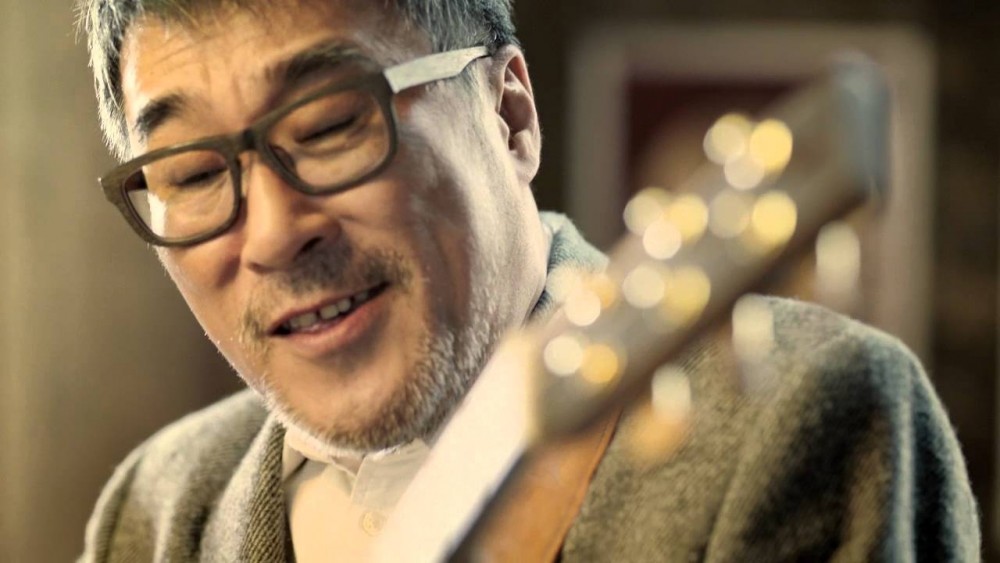 「只是我回首來時路的每一步，都走的好孤獨！」他筆下的歌詞都是愛情故事！