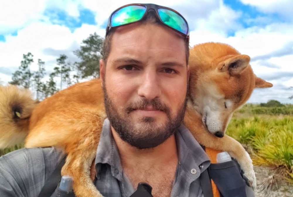 失明柴犬的動人故事！主人陪伴走過黑暗的千里步道！