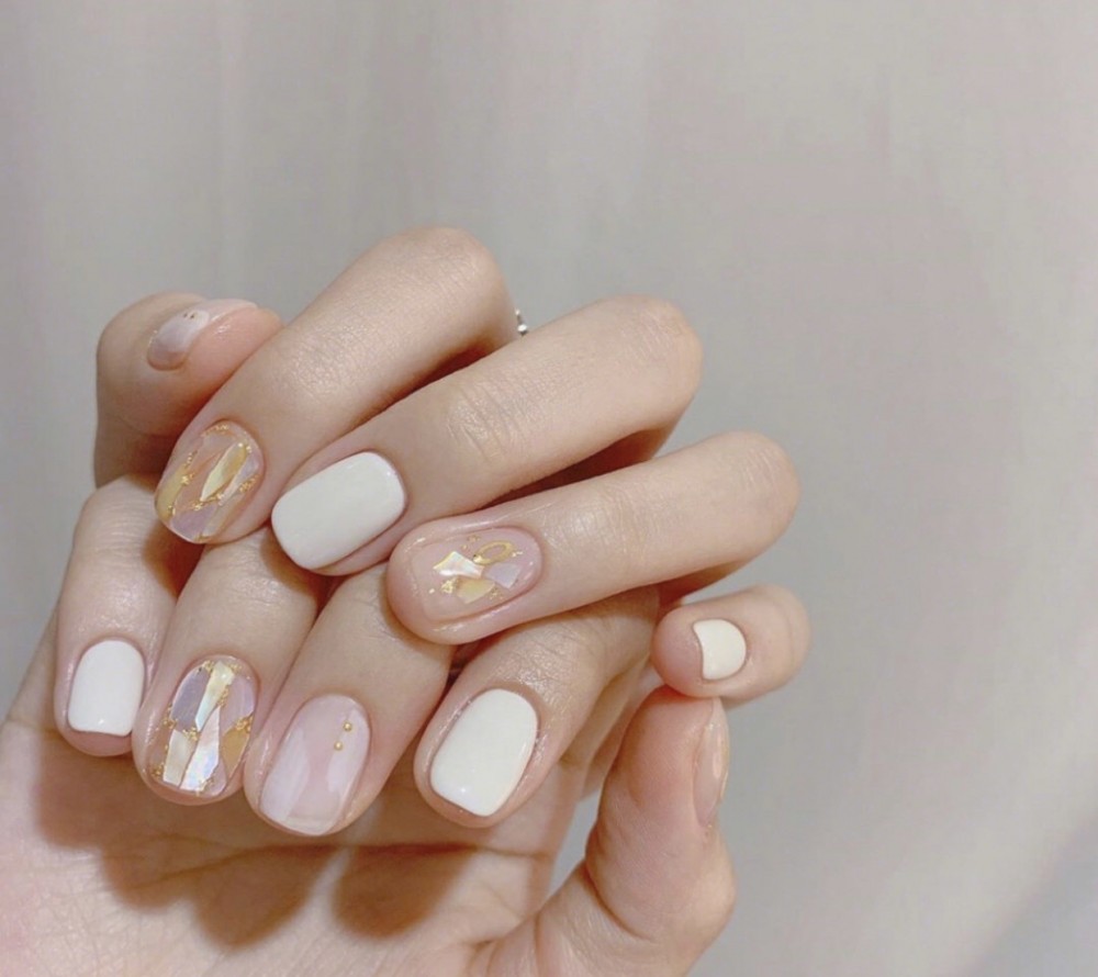 好好迎接夏天～8款溫柔清新夏日風美甲 讓你氣質感提升！1