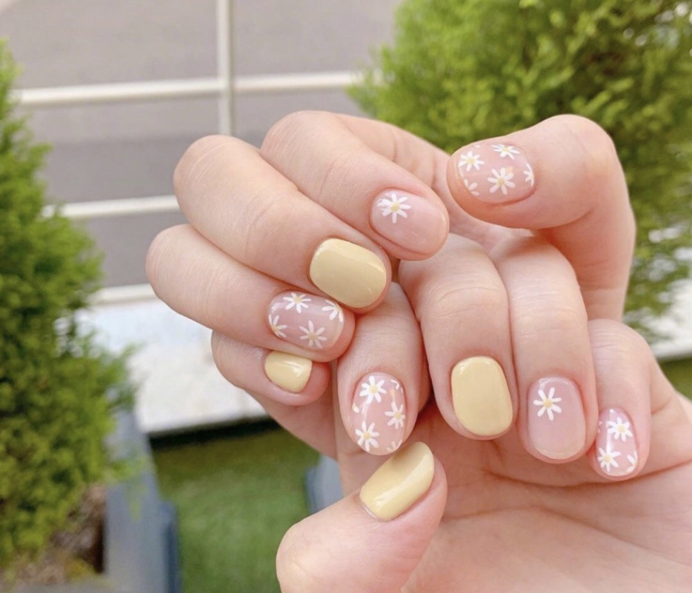 好好迎接夏天～8款溫柔清新夏日風美甲 讓你氣質感提升！8