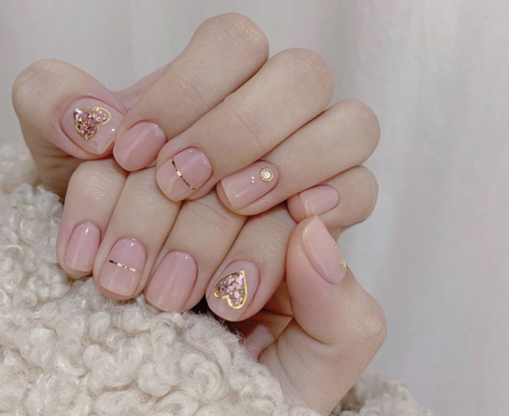 好好迎接夏天～8款溫柔清新夏日風美甲 讓你氣質感提升！9