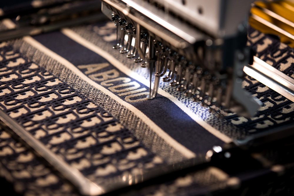 將自己的姓名刺繡於手袋上？ABCDior終於降臨香港！