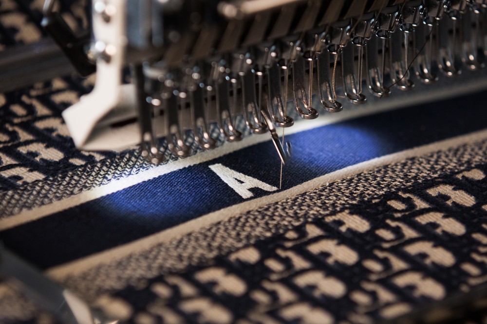 將自己的姓名刺繡於手袋上？ABCDior終於降臨香港！